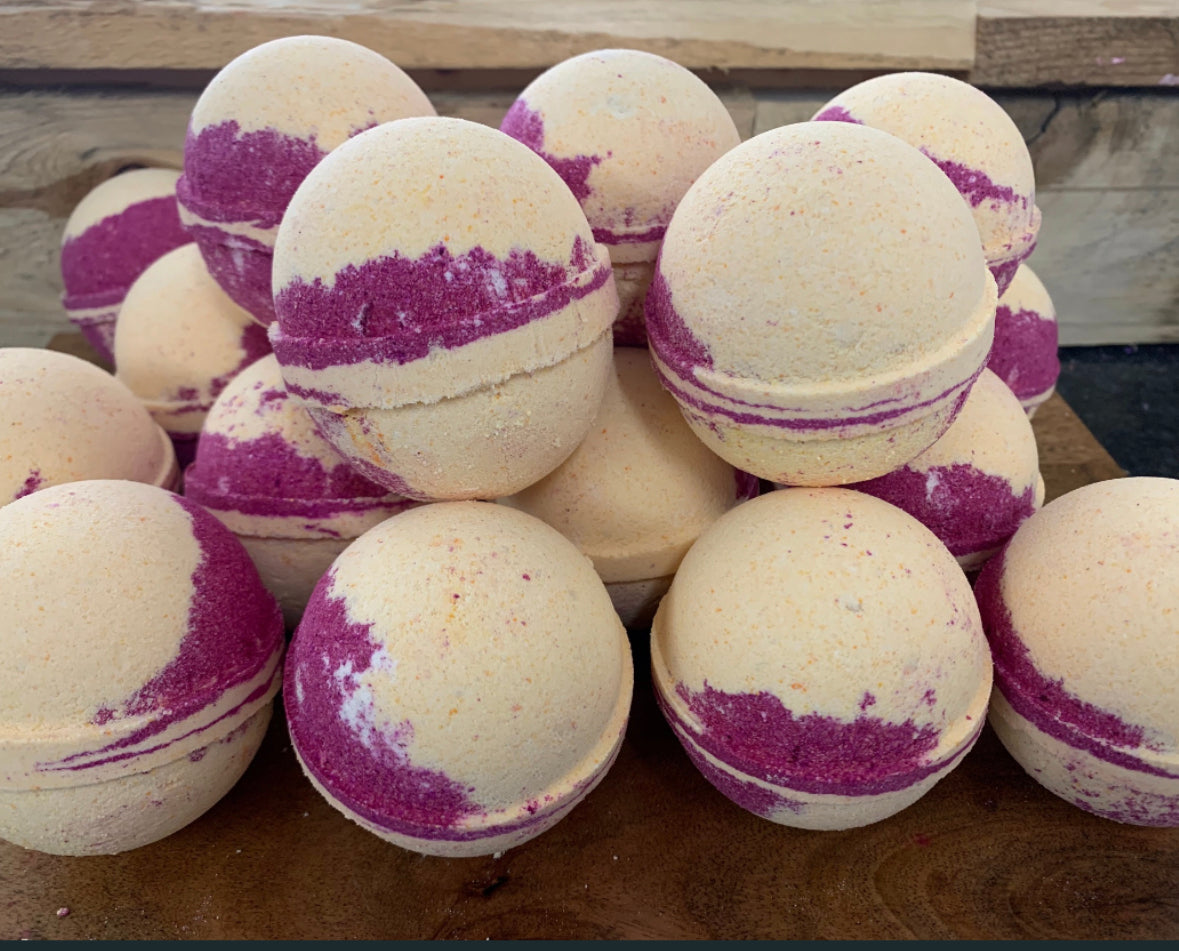 Rhubarb & Custard Bath Bomb